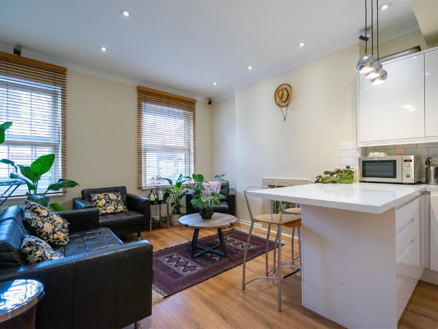 Apartment for rent in Chalk Farm, Greater London