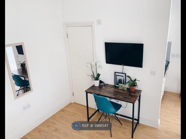 Studio for rent in Chalk Farm, Greater London