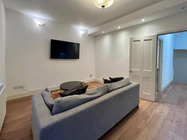 Apartment for rent in Chalk Farm, Greater London