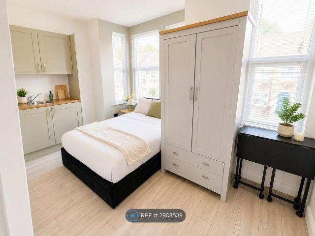 Room for rent in Brompton, Gillingham