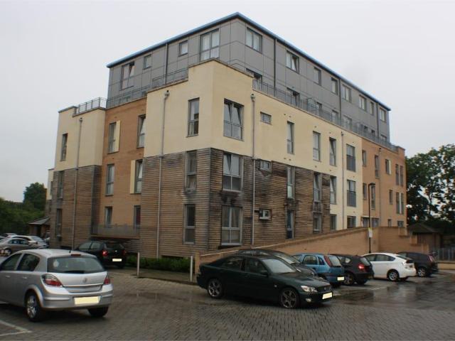 Apartment for rent in Burnt Oak, Greater London