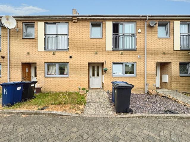 Apartment for rent in Burnt Oak, Greater London