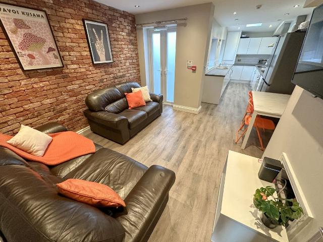 House for rent in Elm Park, Calderstones