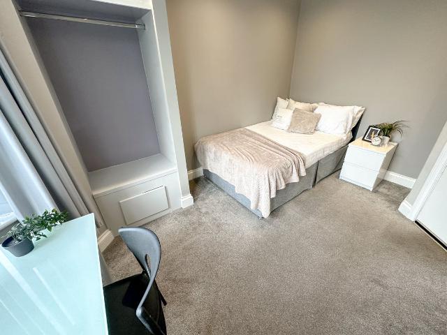 Room for rent in Elm Park, Calderstones