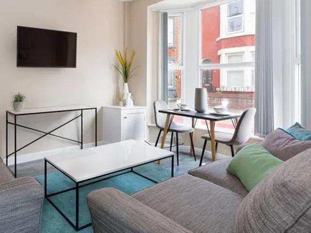 House for rent in Elm Park, Calderstones