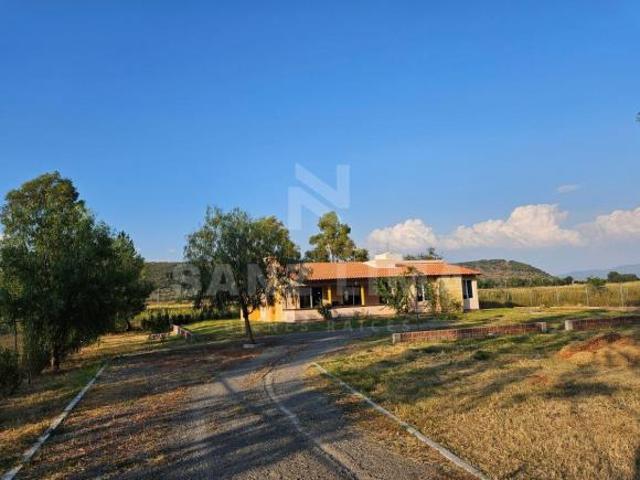 Camino a San Elías: Casa campestre con excelentes acabados