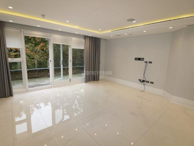 Apartment for rent in Hadley Wood, Greater London