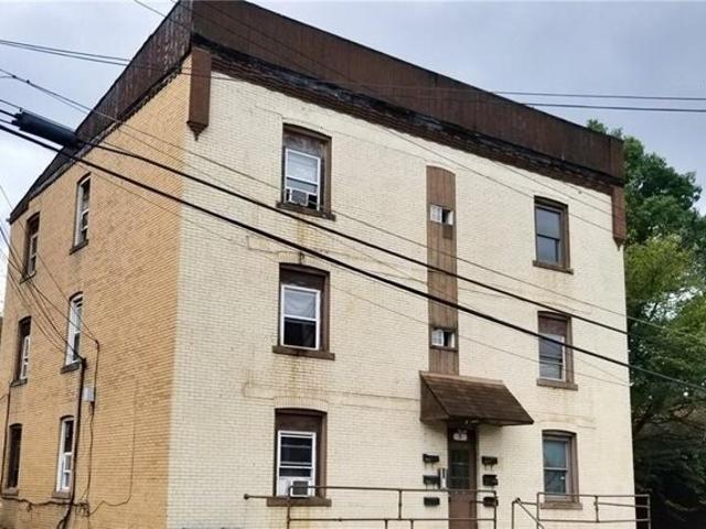 House for sale in Braddock