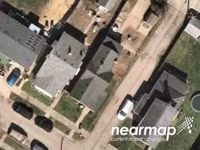 House for sale in Hicksville