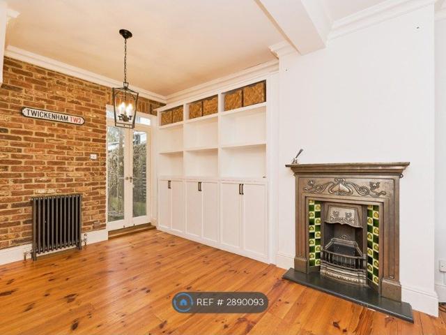 House for rent in Whitton, Greater London