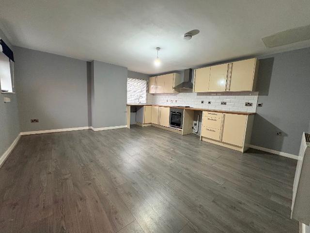 Apartment for rent in Moses Gate, Lee Bank