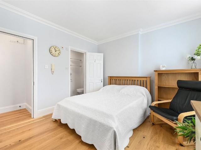 Studio for rent in Kensington, Greater London