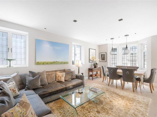 House for rent in Royal Borough of Kensington and Chelsea, Greater London