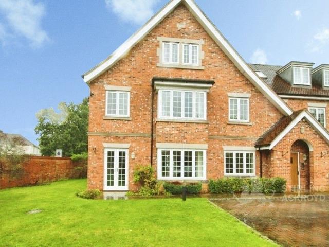 Apartment for rent in West Byfleet, Woking