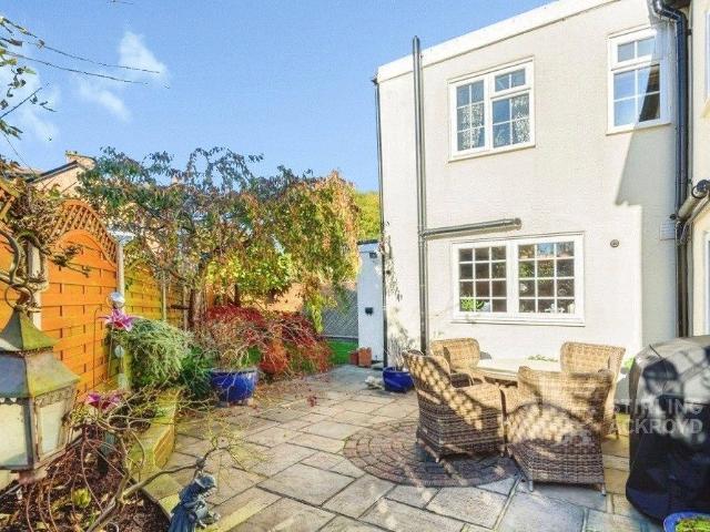 Studio for rent in West Byfleet, Woking