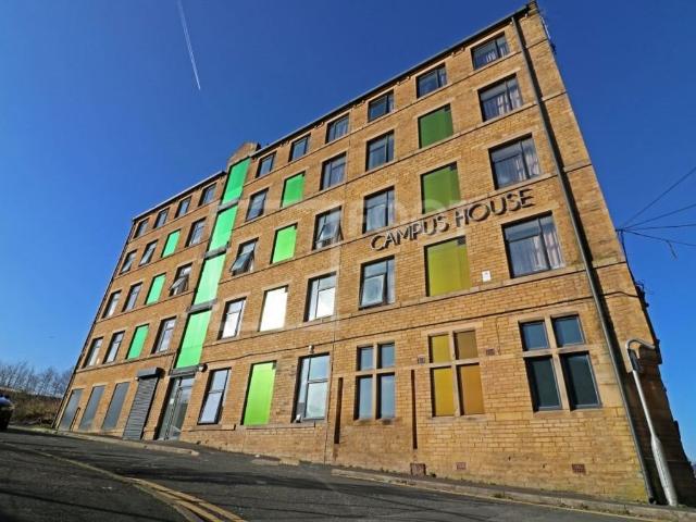 Studio for rent in Great Horton, West Yorkshire