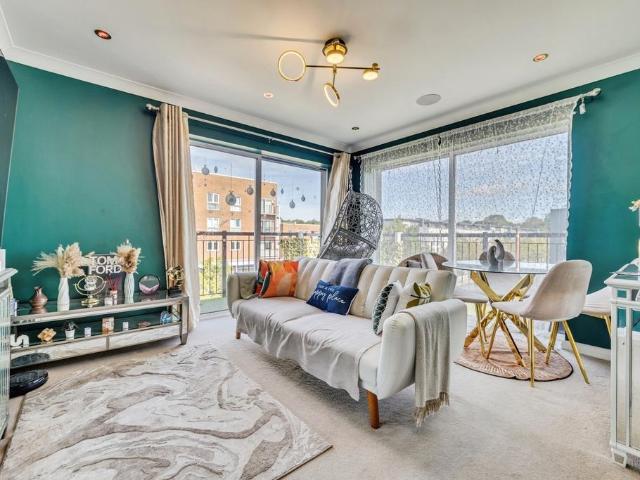 Apartment for rent in Red Hill, Surrey
