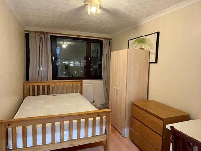 Apartment for rent in Poplar Grove, Greater London