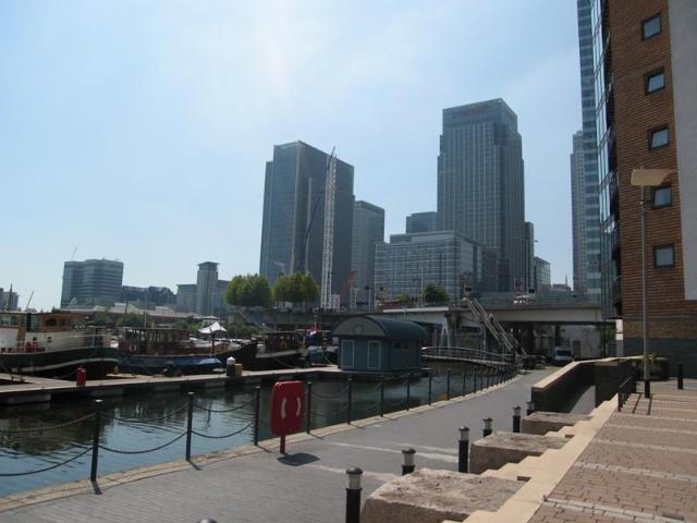 Apartment for rent in Boardwalk Place, Greater London
