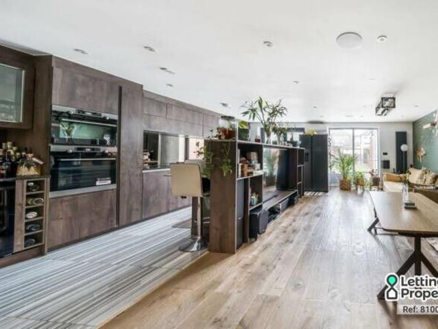 House for rent in Charlton, Greater London