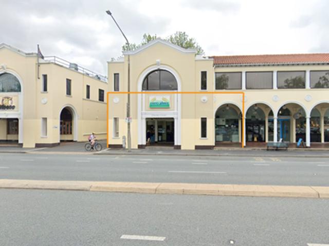 Showroom for rent in City