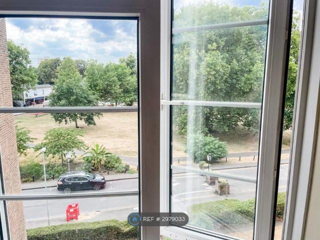 Apartment for rent in Norbiton, Greater London