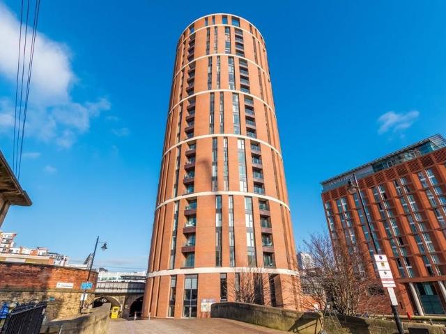 Studio for rent in Granary Wharf, Leeds