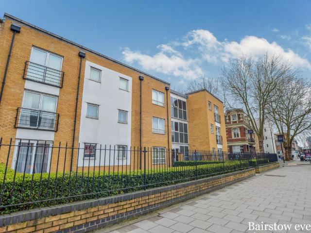 Apartment for rent in Maryland, Greater London