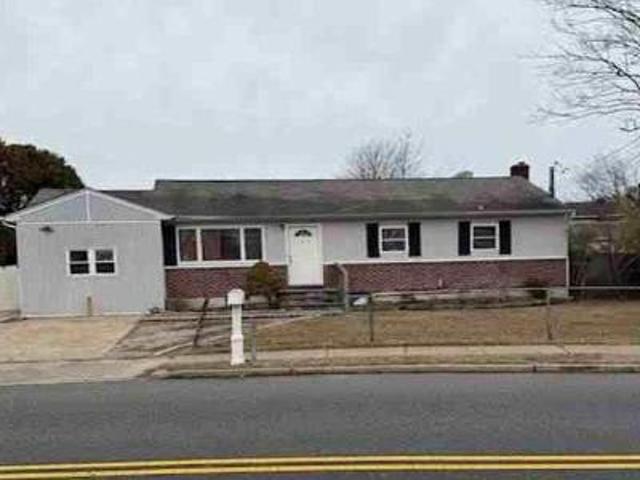 House for sale in Bohemia, New York