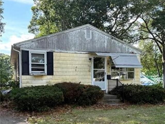 House for sale in Warwick, Kent County