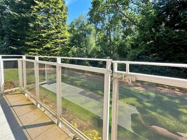 Apartment for rent in Branksome Chine, Poole