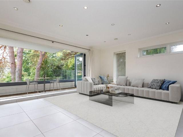 Apartment for rent in Canford Cliffs, Poole
