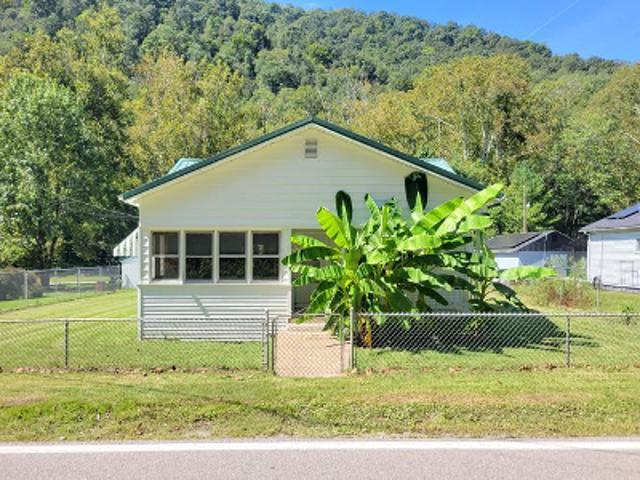 House for sale in Smithers, Fayette County