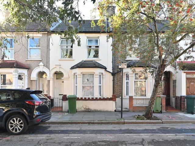 House for rent in London Borough of Newham, Greater London