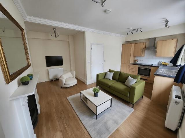 Apartment for rent in Lyons, Greater London
