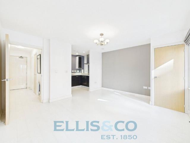 Apartment for rent in Brook Street, Bourne Vale
