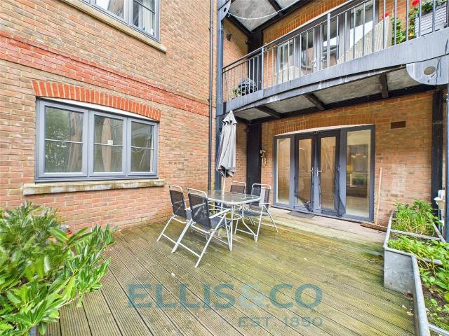 Apartment for rent in Brook Street, Bourne Vale