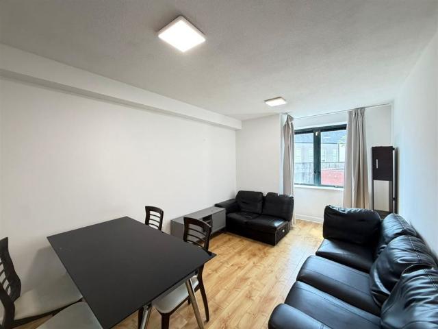 Apartment to rent in Bluebell, North Tipperary