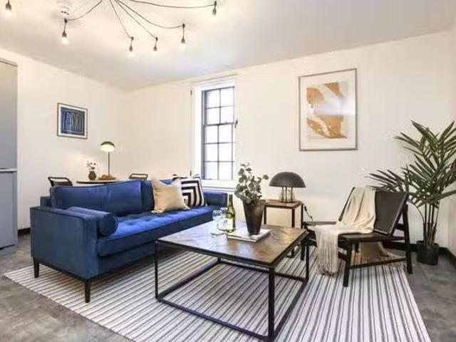 Apartment for rent in Canongate, Old Town