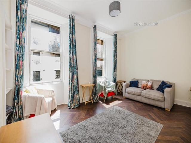 Flat for rent in Canongate, Old Town