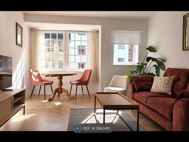 Apartment for rent in Canongate, Old Town