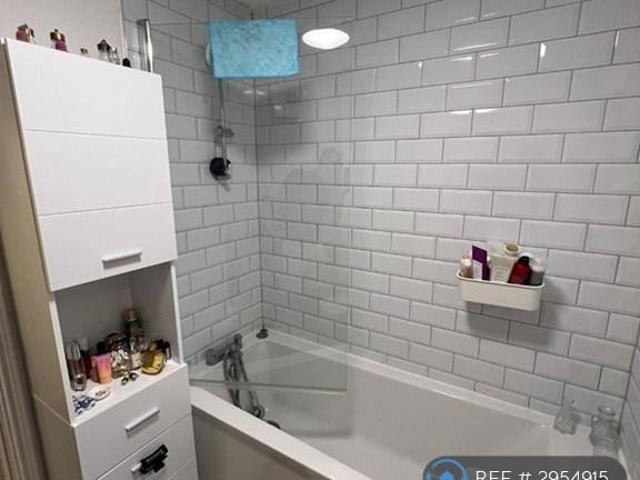 Apartment for rent in Red Hill, Surrey