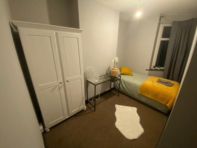 House for rent in Canons Park, Greater London