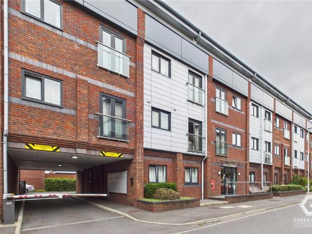 Apartment for rent in Perryfields, West Sussex