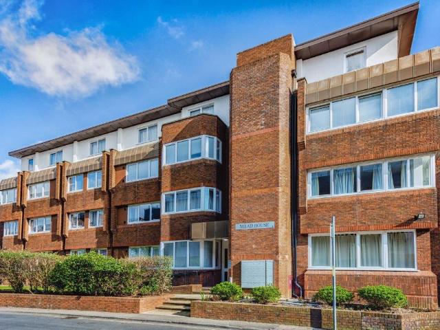Apartment for rent in Perryfields, West Sussex