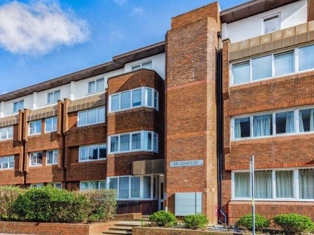 Apartment for rent in Perryfields, West Sussex