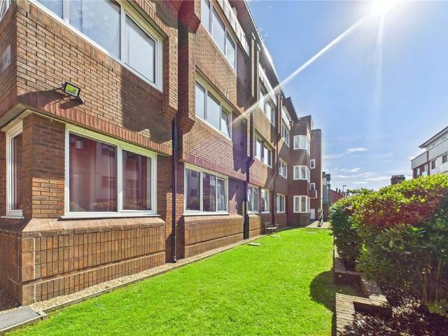 Apartment for rent in Perryfields, West Sussex