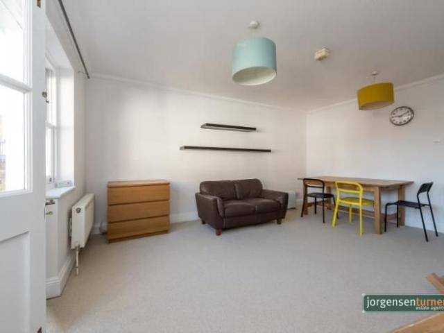 Apartment for rent in Queen's Park, Greater London