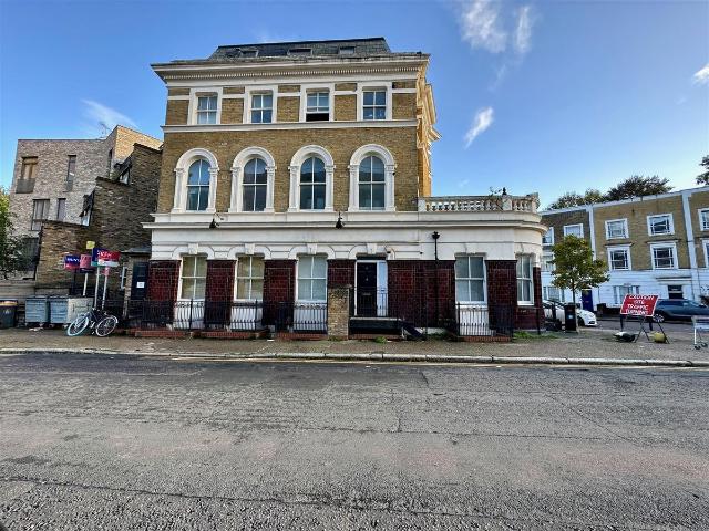 Apartment for rent in Queen's Park, Greater London