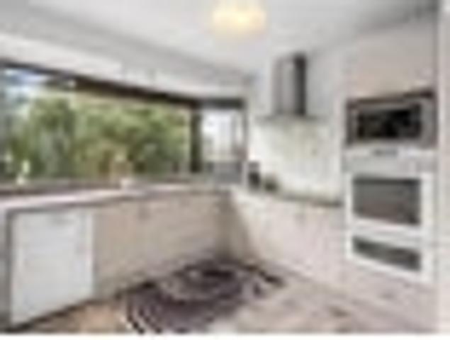 House for sale in Chaslands, Canterbury